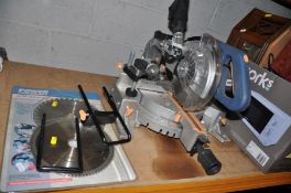 A POWERCRAFT QL2090B COMPOUND MITRE SAW with Laser line (battery door broken but works), 8in