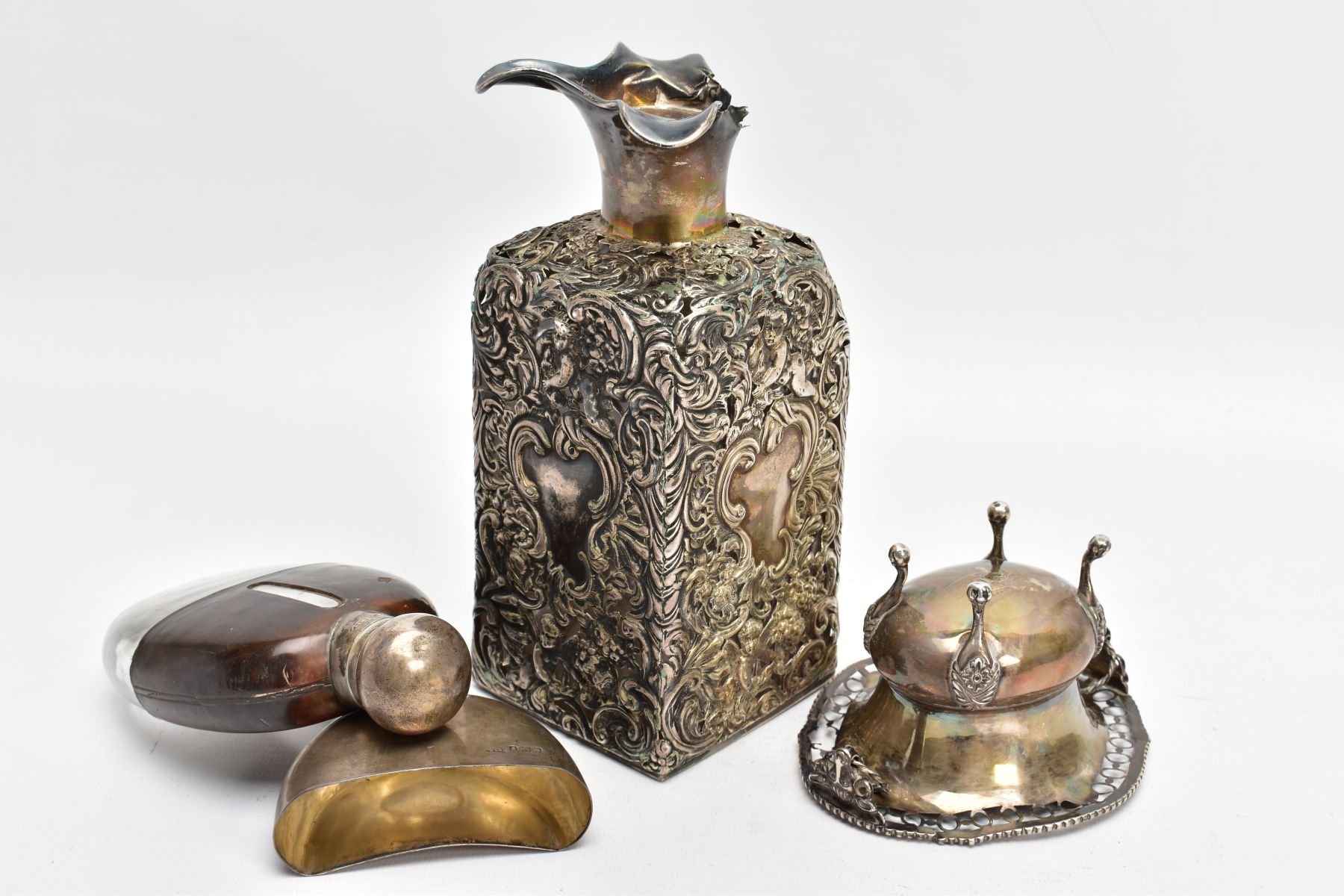 A SELECTION OF SILVER AND WHITE METAL ITEMS, to include an AF glass and silver lined decanter, - Image 8 of 15