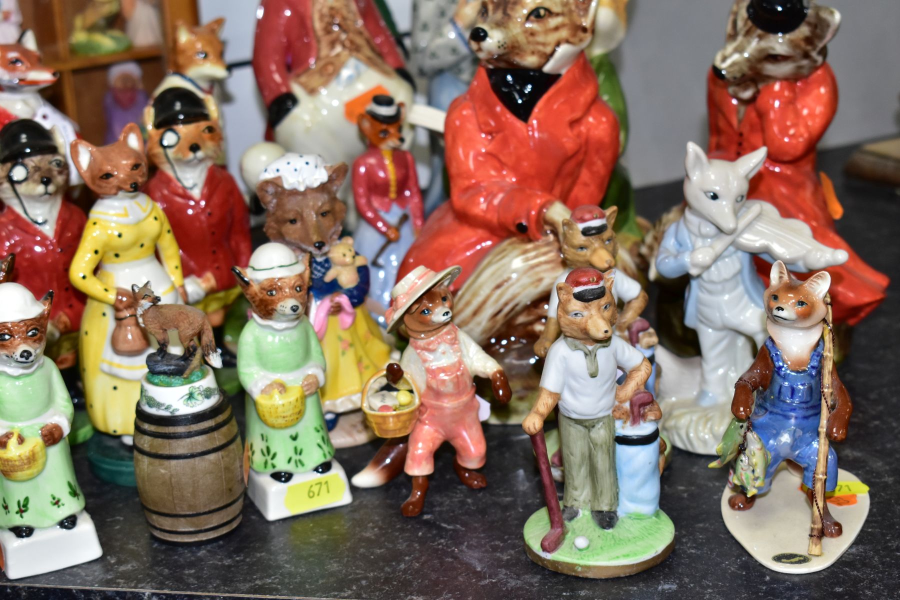 A COLLECTION OF SIXTY ONE NOVELTY FOX ORNAMENTS AND SCULPTURES to include Enesco Beatrix Potter - Image 3 of 11