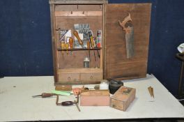 A VINTAGE WOODEN TOOL CUPBOARD containing hand tools including a boxed BB Planes wooden block