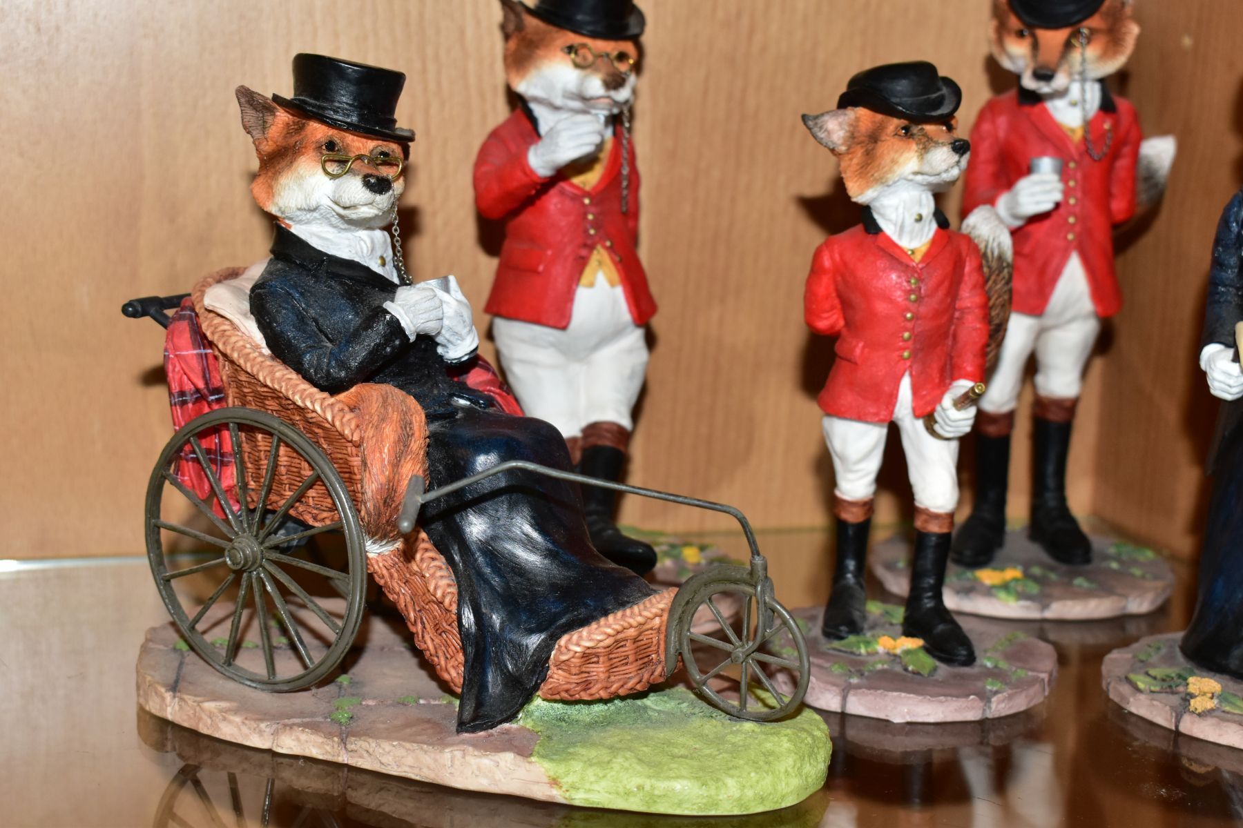 A SET OF SIX BORDER FINE ARTS STUDIO ENESCO LTD RESIN THE REYNARD ESTATE SCULPTURES, comprising - Image 5 of 6