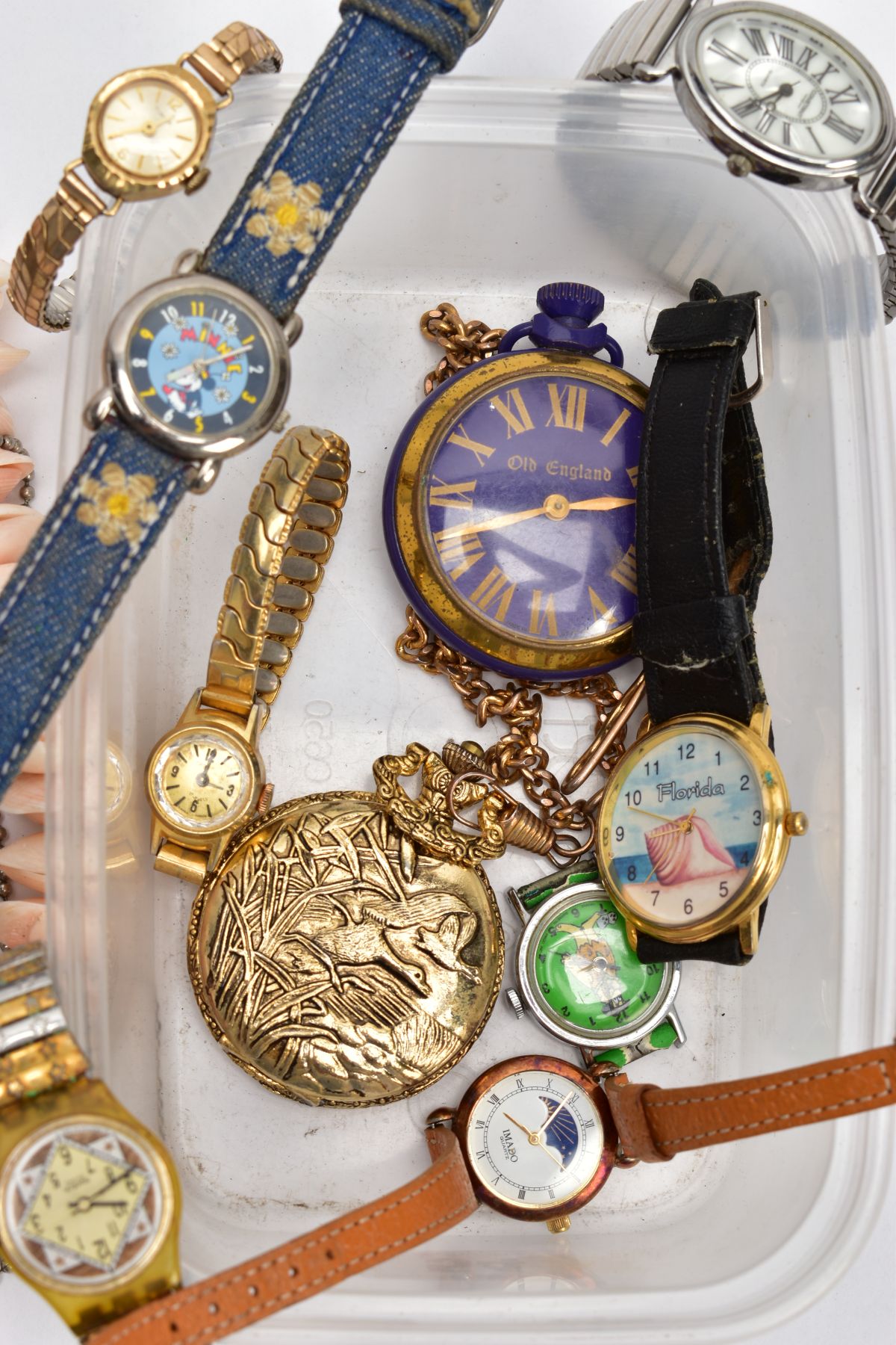 A BOX OF ASSORTED FASHION WATCHES AND A BOX OF COSTUME JEWELLERY, to include ladies and gent's - Image 4 of 4