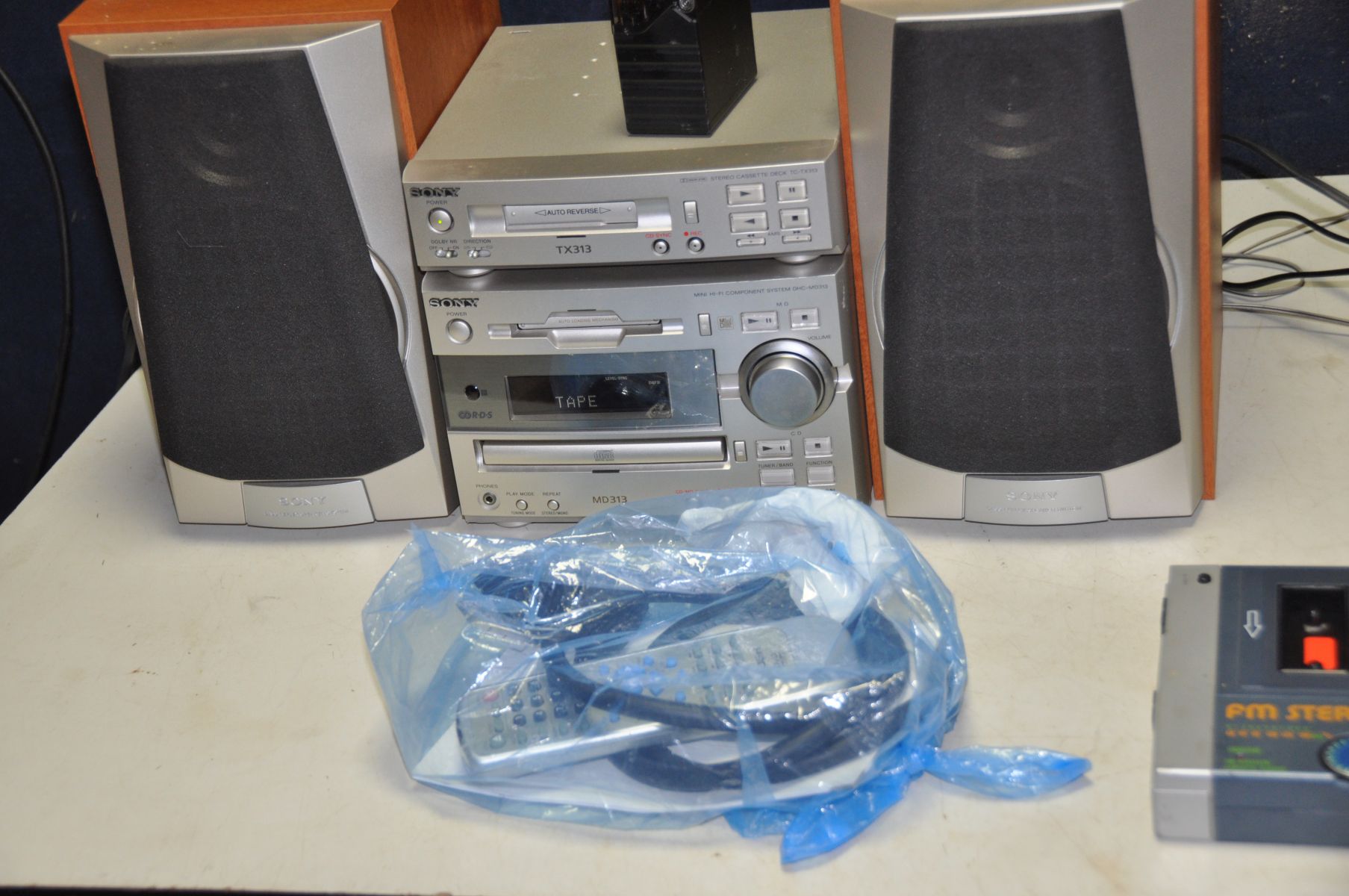 A SONY MD313 MICRO HI FI with Mini Disc, CD, Tape and matching speakers with remote, a Ferguson - Image 2 of 7