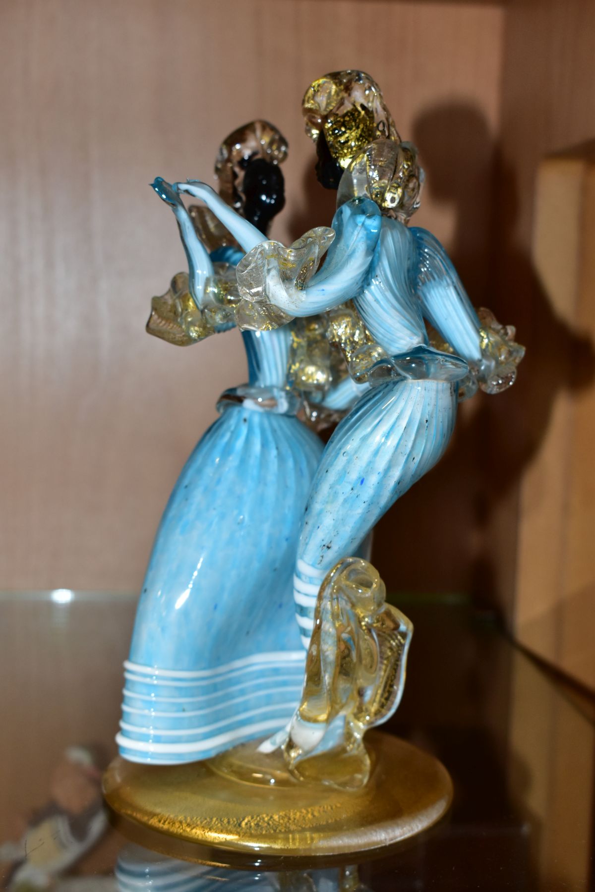 A MURANO GLASS FIGURE GROUP OF A LADY AND GENTLEMAN DANCING, blue and white costume with clear and - Image 2 of 5