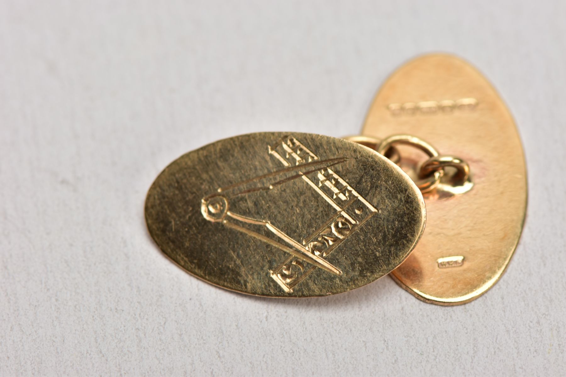 A SINGLE 9CT GOLD CUFFLINK AND YELLOW METAL ITEMS, the cufflink with and engraved masonic design, - Image 4 of 6