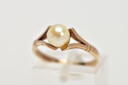 A 9CT CULTURED PEARL DRESS RING, set with a single cultured pearl, bifurcated shoulders on a plain