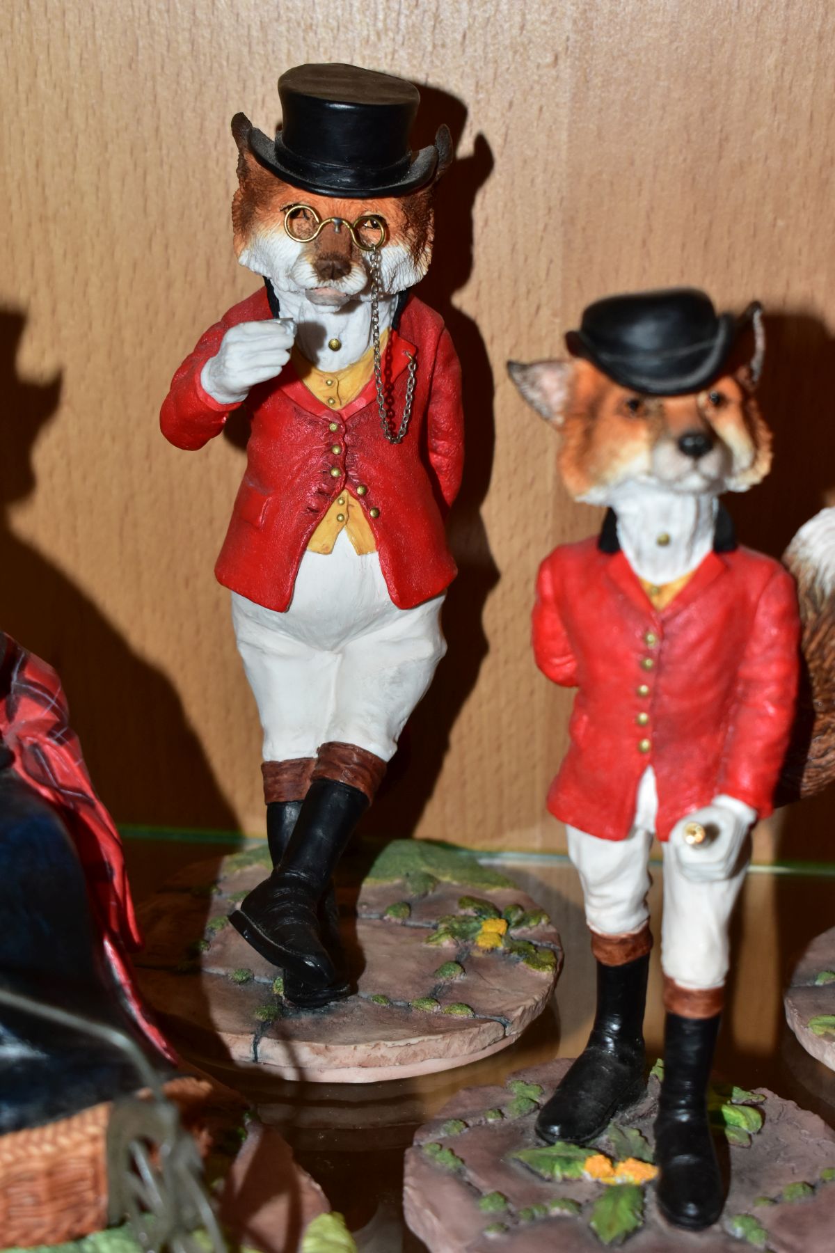 A SET OF SIX BORDER FINE ARTS STUDIO ENESCO LTD RESIN THE REYNARD ESTATE SCULPTURES, comprising - Image 4 of 6