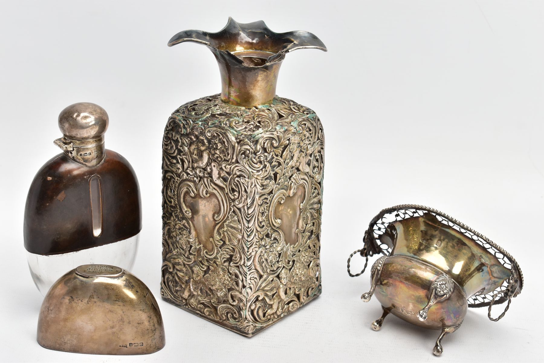 A SELECTION OF SILVER AND WHITE METAL ITEMS, to include an AF glass and silver lined decanter, - Image 6 of 15