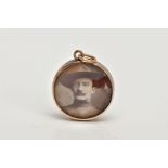 A LATE VICTORIAN 9CT GOLD DOUBLE PHOTOGRAPH PENDANT, measuring approximately 19.5mm in diameter,