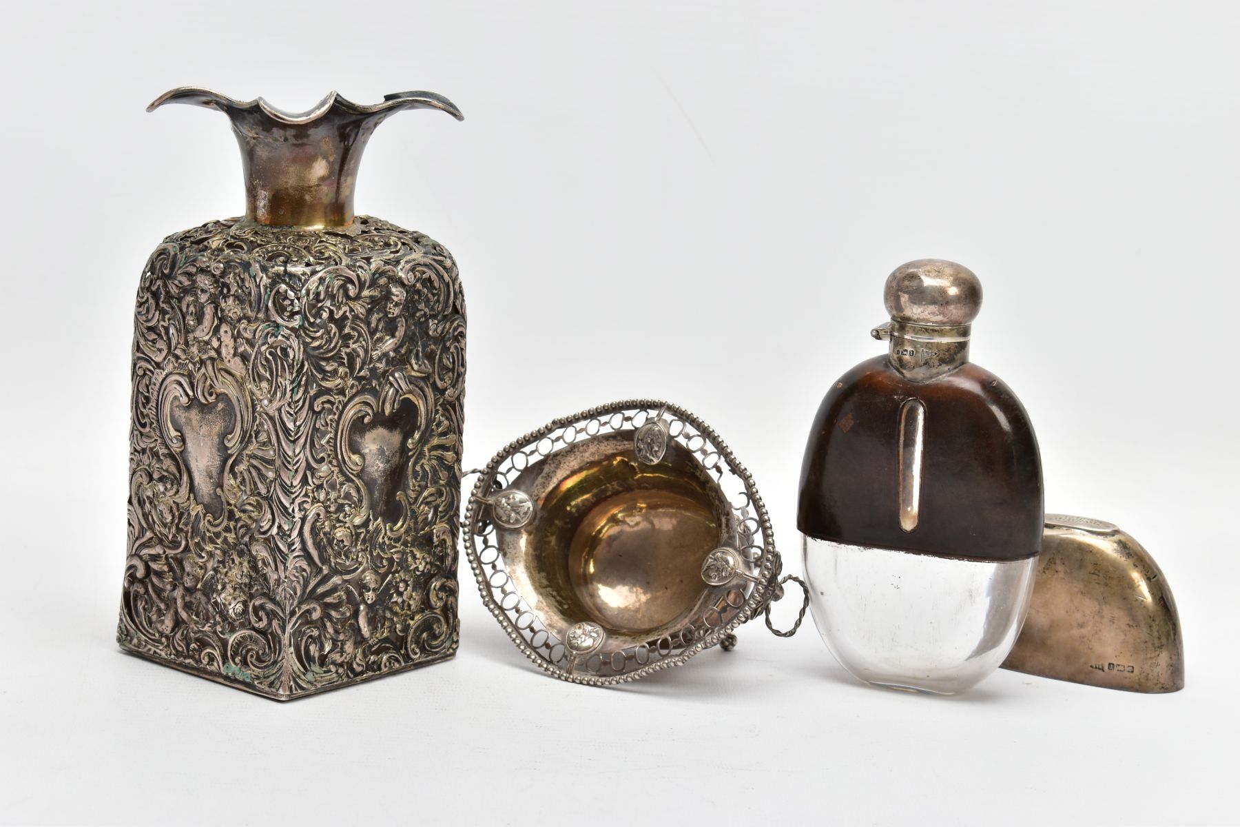 A SELECTION OF SILVER AND WHITE METAL ITEMS, to include an AF glass and silver lined decanter, - Image 3 of 15