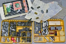 A QUANTITY OF ASSORTED MICRO ARMOUR WAR GAMING VEHICLES AND ACCESSORIES, assorted Allied & German