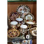 A COLLECTION OF ASSORTED ROYAL CROWN DERBY IMARI ODDMENTS, including two limited edition wavy rim
