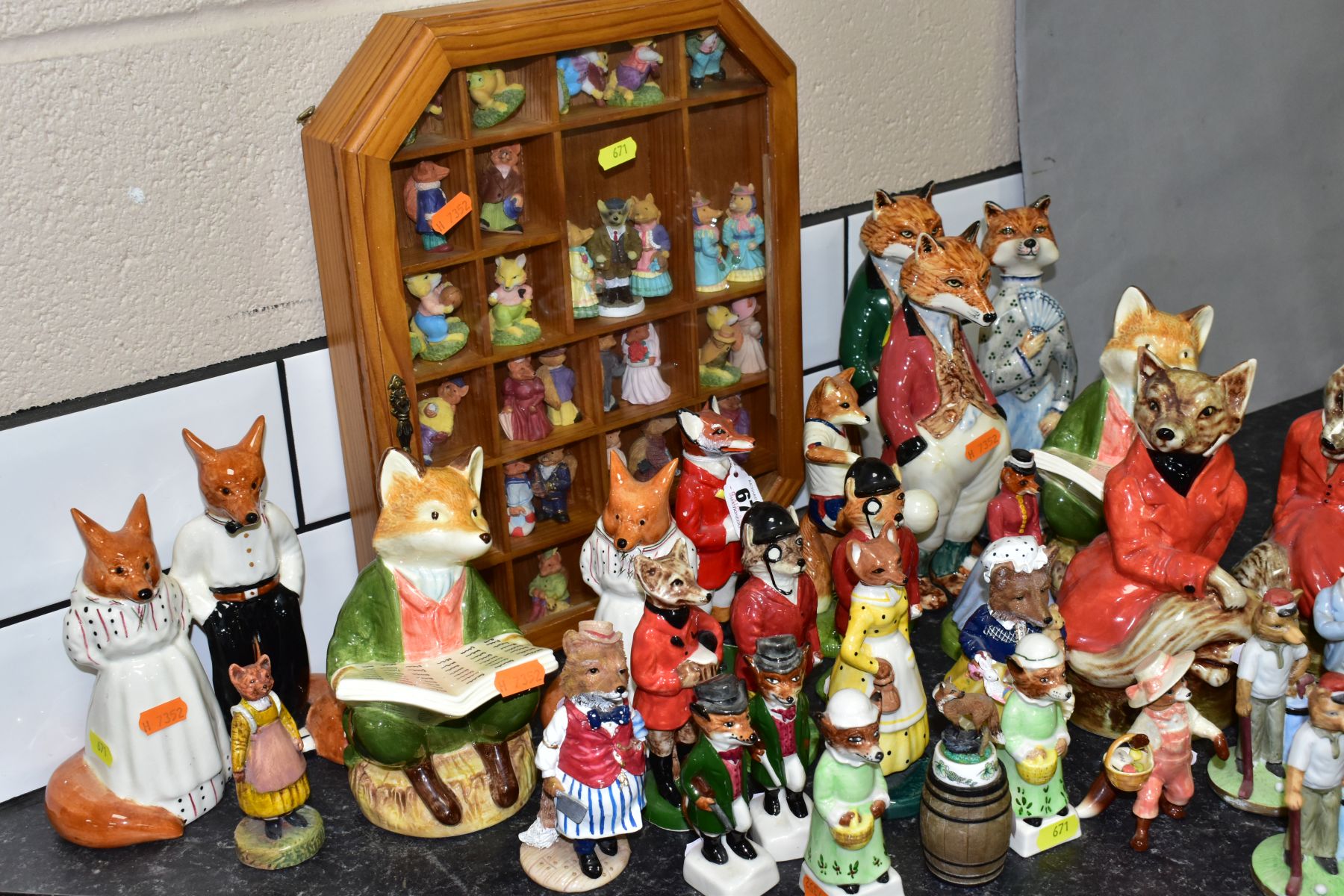 A COLLECTION OF SIXTY ONE NOVELTY FOX ORNAMENTS AND SCULPTURES to include Enesco Beatrix Potter - Image 2 of 11