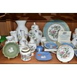 A COLLECTION OF AYNSLEY 'COTTAGE GARDEN' AND 'PEMBROKE' PATTERN GIFTWARE AND A SMALLL QUANTITY OF
