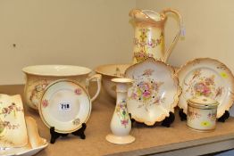 A COLLECTION OF CROWN DEVON FIELDINGS BLUSH IVORY WARES, to include a wash basin and jug, cheese