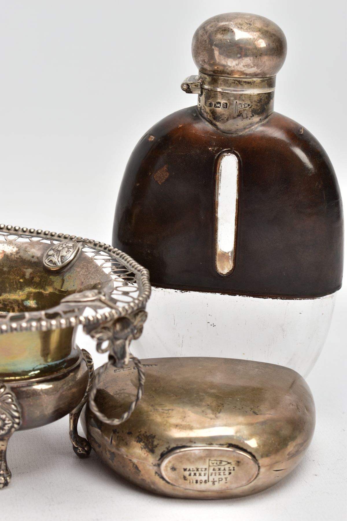 A SELECTION OF SILVER AND WHITE METAL ITEMS, to include an AF glass and silver lined decanter, - Image 5 of 15