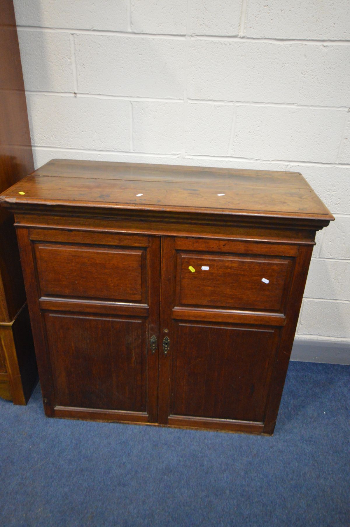 AN EDWARDIAN MAHOGANY AND INLAID SINGLE DOOR WARDROBE, above a single drawer, width 128cm x depth - Image 3 of 3