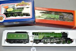 A BOXED HORNBY RAILWAYS 00 GAUGE CLASS A1 LOCOMOTIVE AND TENDER, 'Flying Scotsman' No 4472, L.N.E.