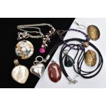 A BAG OF ASSORTED JEWELLERY, to include a silver mother of pearl mosaic set pendant hallmarked