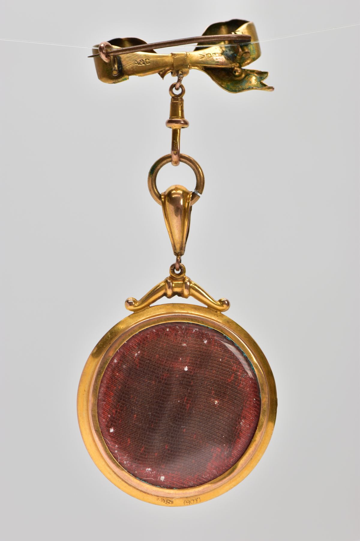 AN EARLY 20TH CENTURY 9CT GOLD PORTRAIT BROOCH, the circular double sided photo pendant, with - Image 2 of 3
