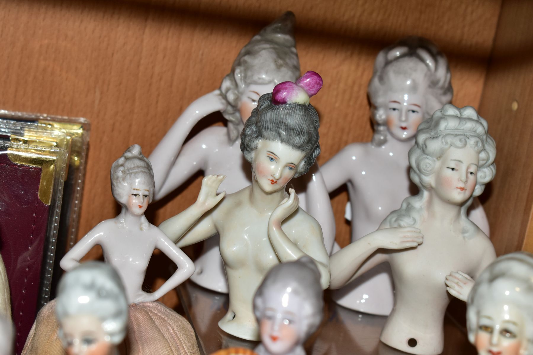 A COLLECTION OF FOURTEEN LATE 19TH/EARLY 20TH CENTURY PORCELAIN NUDE HALF-DOLLS, in a variety of - Image 6 of 8