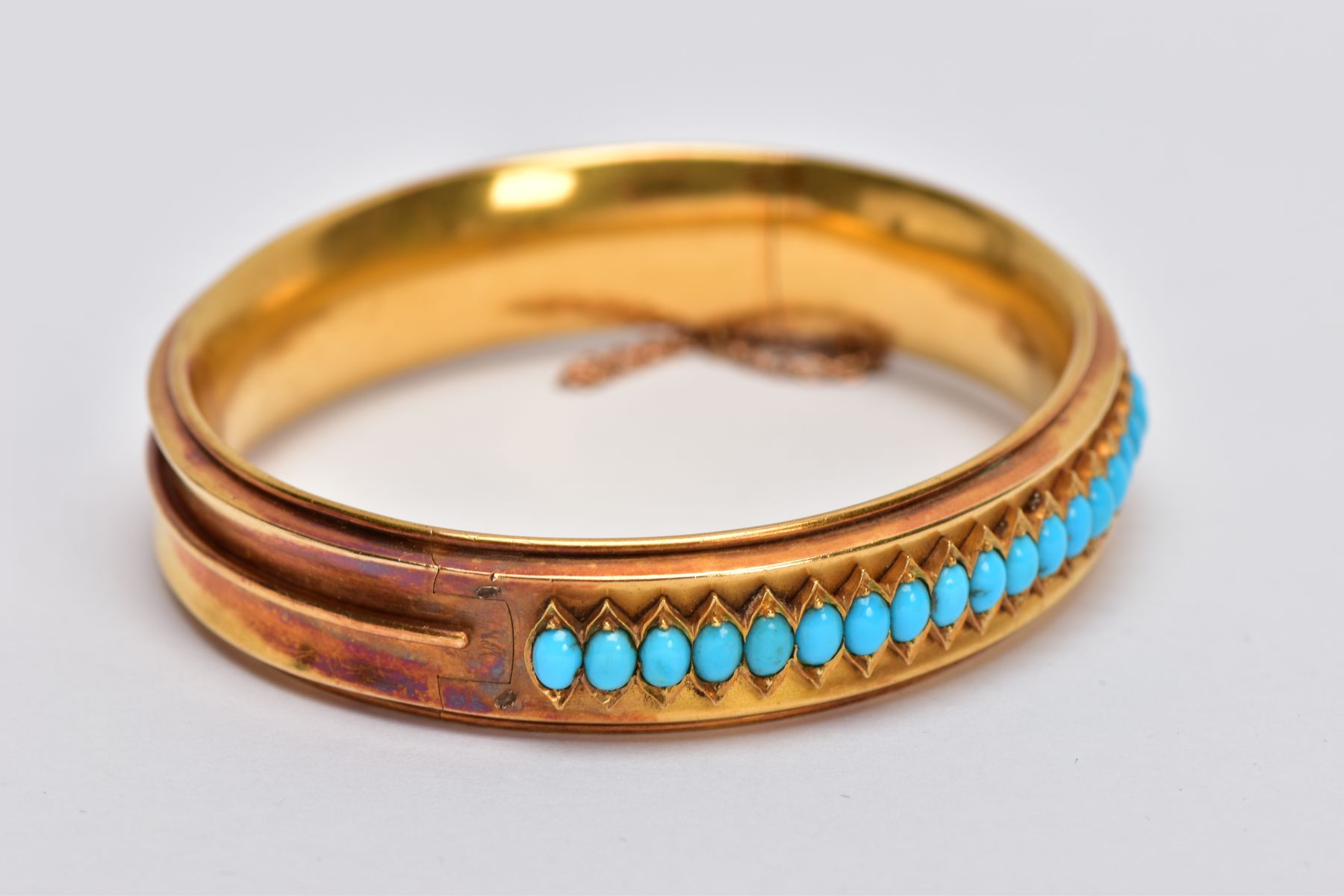 A LATE VICTORIAN TURQUOISE HINGED BANGLE, of slight concave design, the back half with central - Image 3 of 4