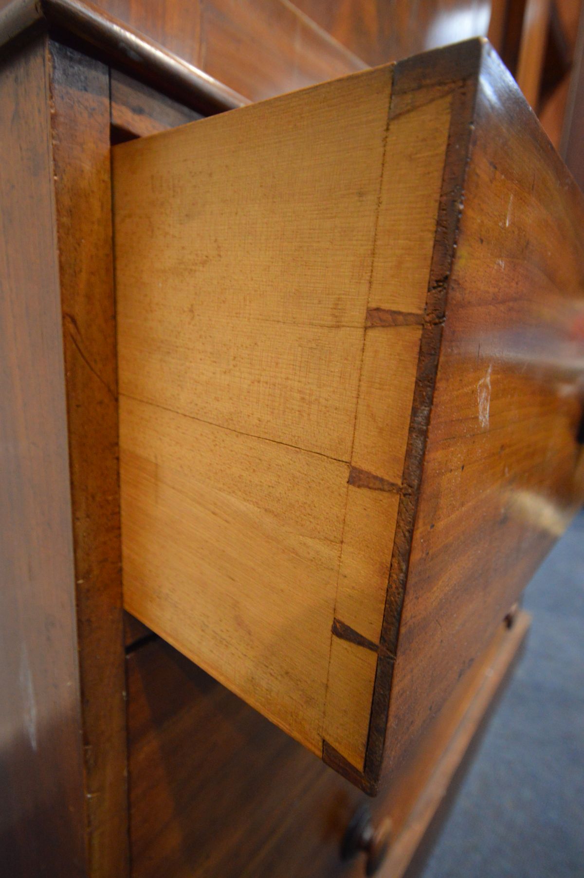 A VICTORIAN FLAME MAHOGANY LINEN PRESS, overhanging cornice, the double panelled doors enclosing - Image 4 of 7