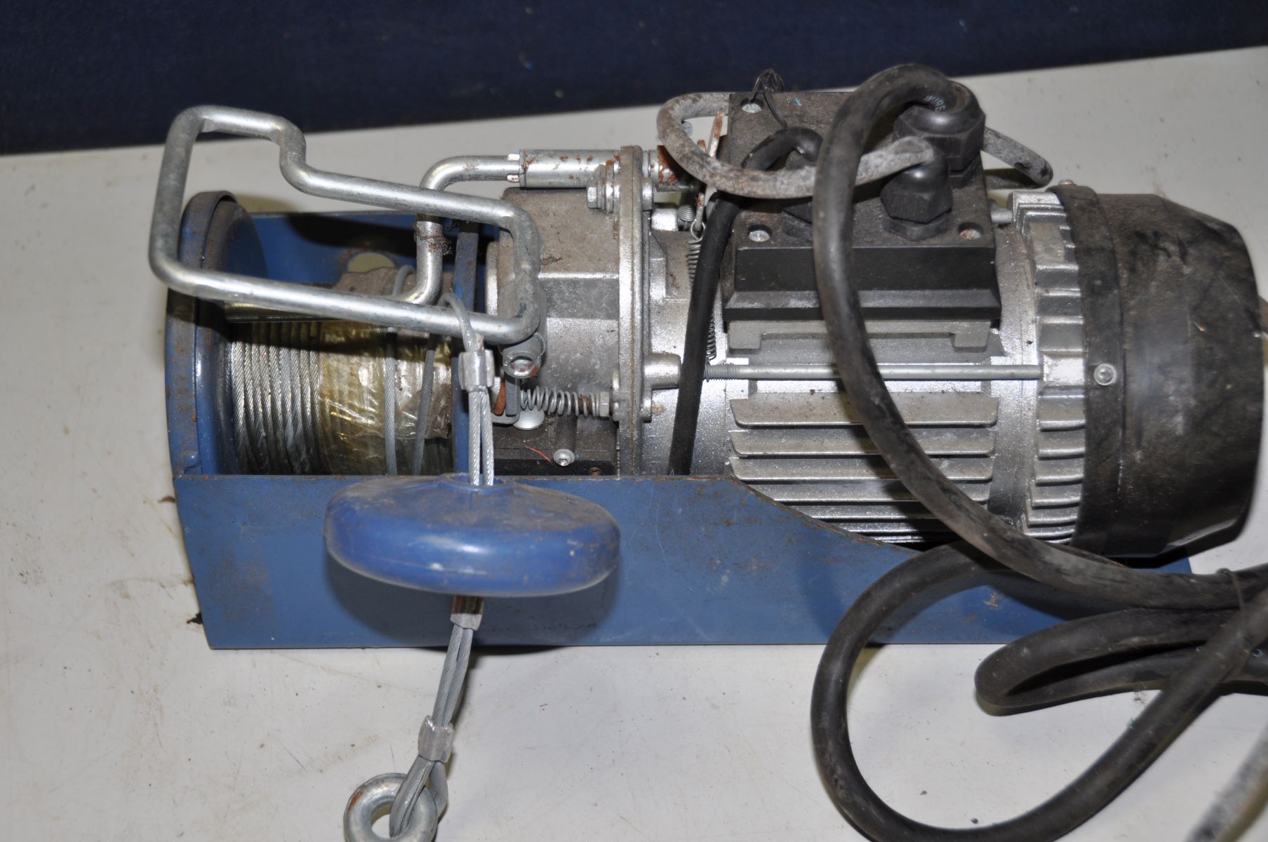 A POWERCRAFT ELECTRIC WINCH 240v (PAT pass and working) along with a chain and shackle and a hand - Image 2 of 3