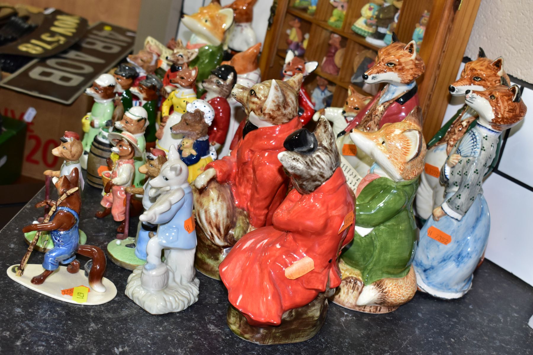 A COLLECTION OF SIXTY ONE NOVELTY FOX ORNAMENTS AND SCULPTURES to include Enesco Beatrix Potter - Image 6 of 11