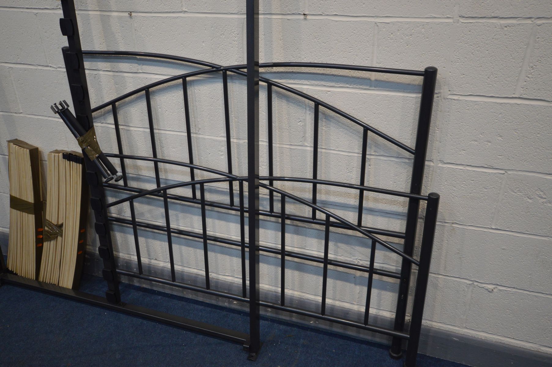 A MODERN METAL 4FT6 BEDSTEAD - Image 2 of 2