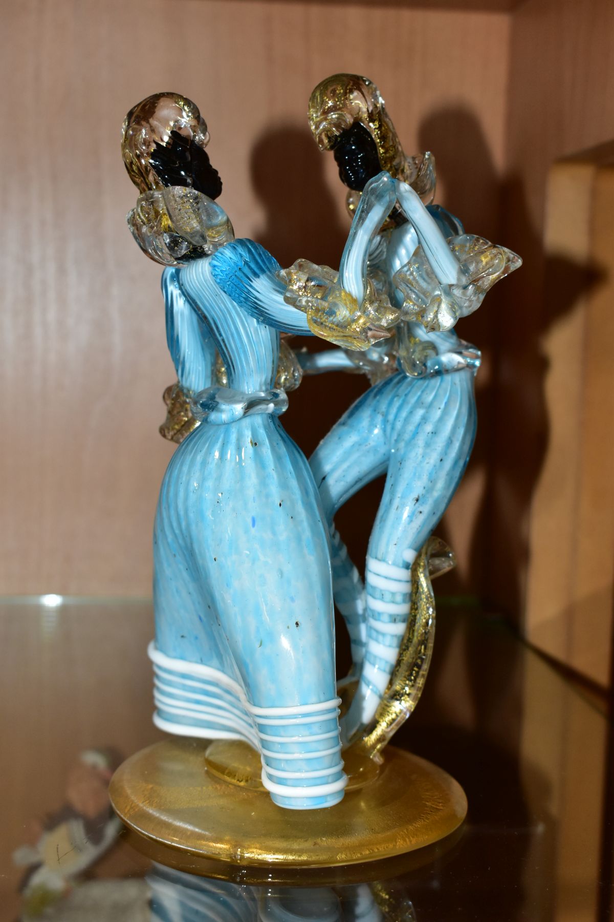 A MURANO GLASS FIGURE GROUP OF A LADY AND GENTLEMAN DANCING, blue and white costume with clear and - Image 3 of 5