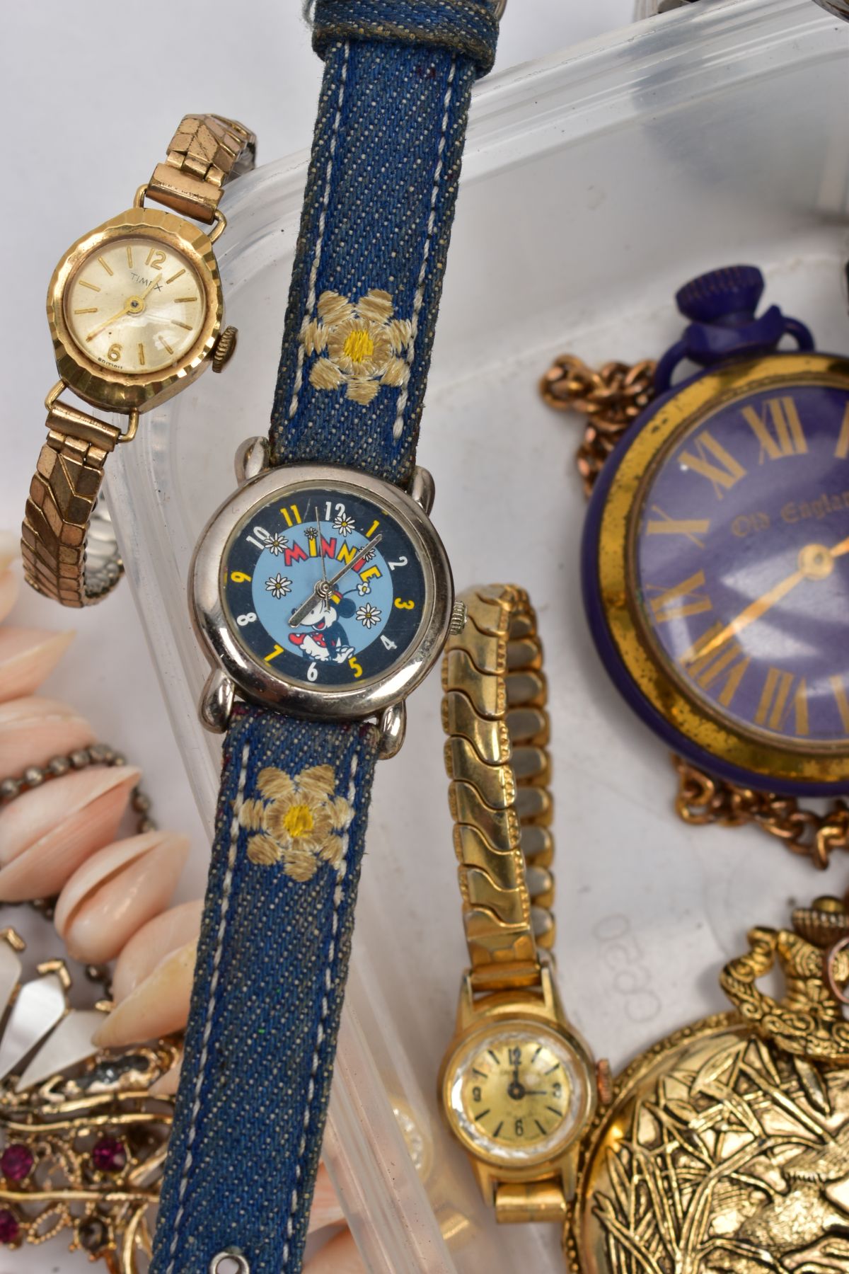 A BOX OF ASSORTED FASHION WATCHES AND A BOX OF COSTUME JEWELLERY, to include ladies and gent's - Image 3 of 4