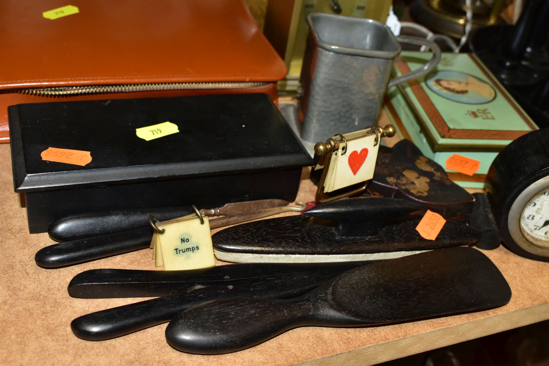 LOOSE SUNDRY ITEMS, ETC, to include an oak smokers cabinet, ebony dressing table set, vintage soda - Image 2 of 9