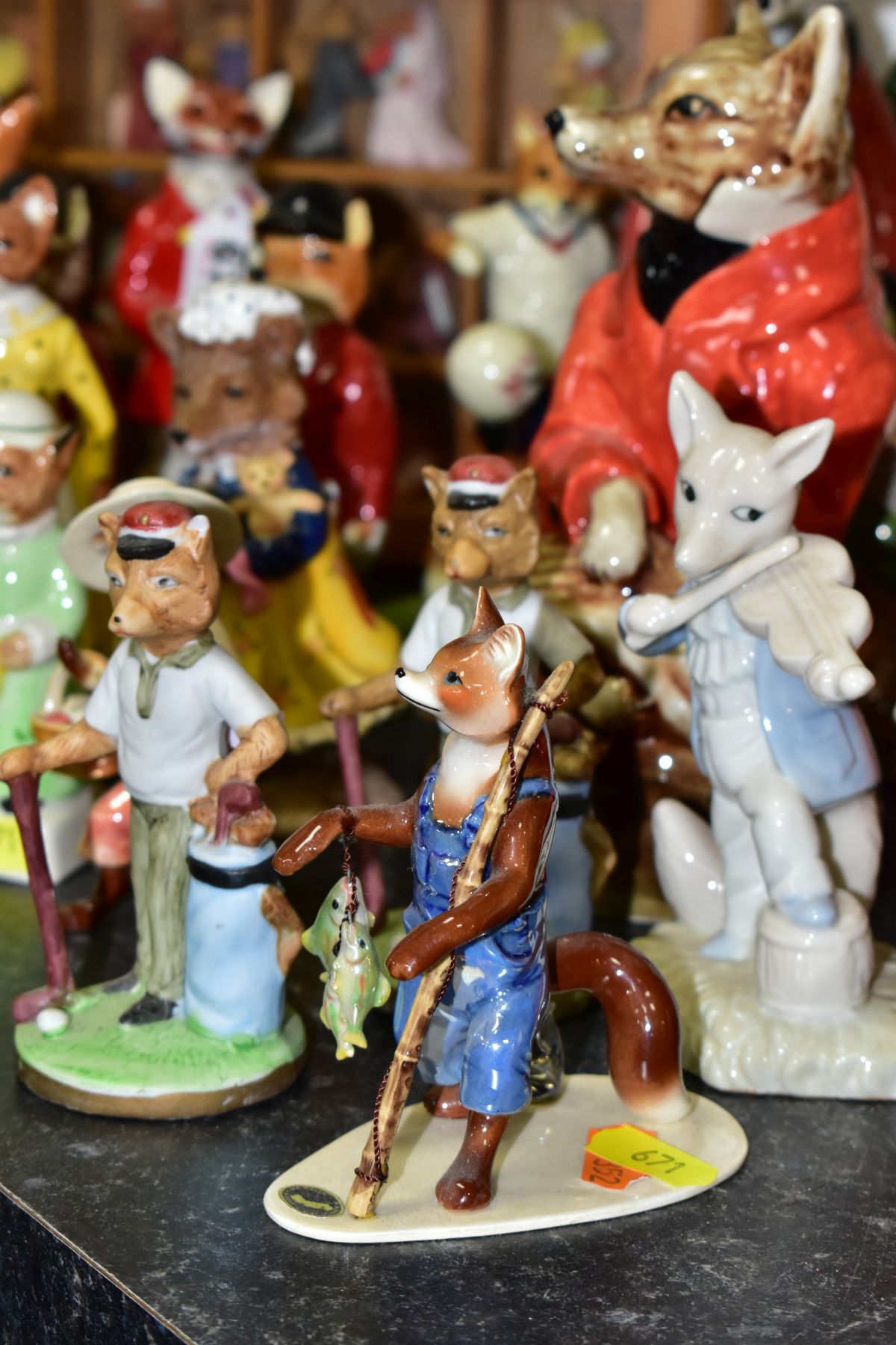 A COLLECTION OF SIXTY ONE NOVELTY FOX ORNAMENTS AND SCULPTURES to include Enesco Beatrix Potter - Image 7 of 11