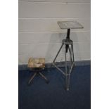 AN ALEC TIRANTI OF LONDON VINTAGE ARTISTS SCOPAS MODELLING STAND, height adjustable platform on a