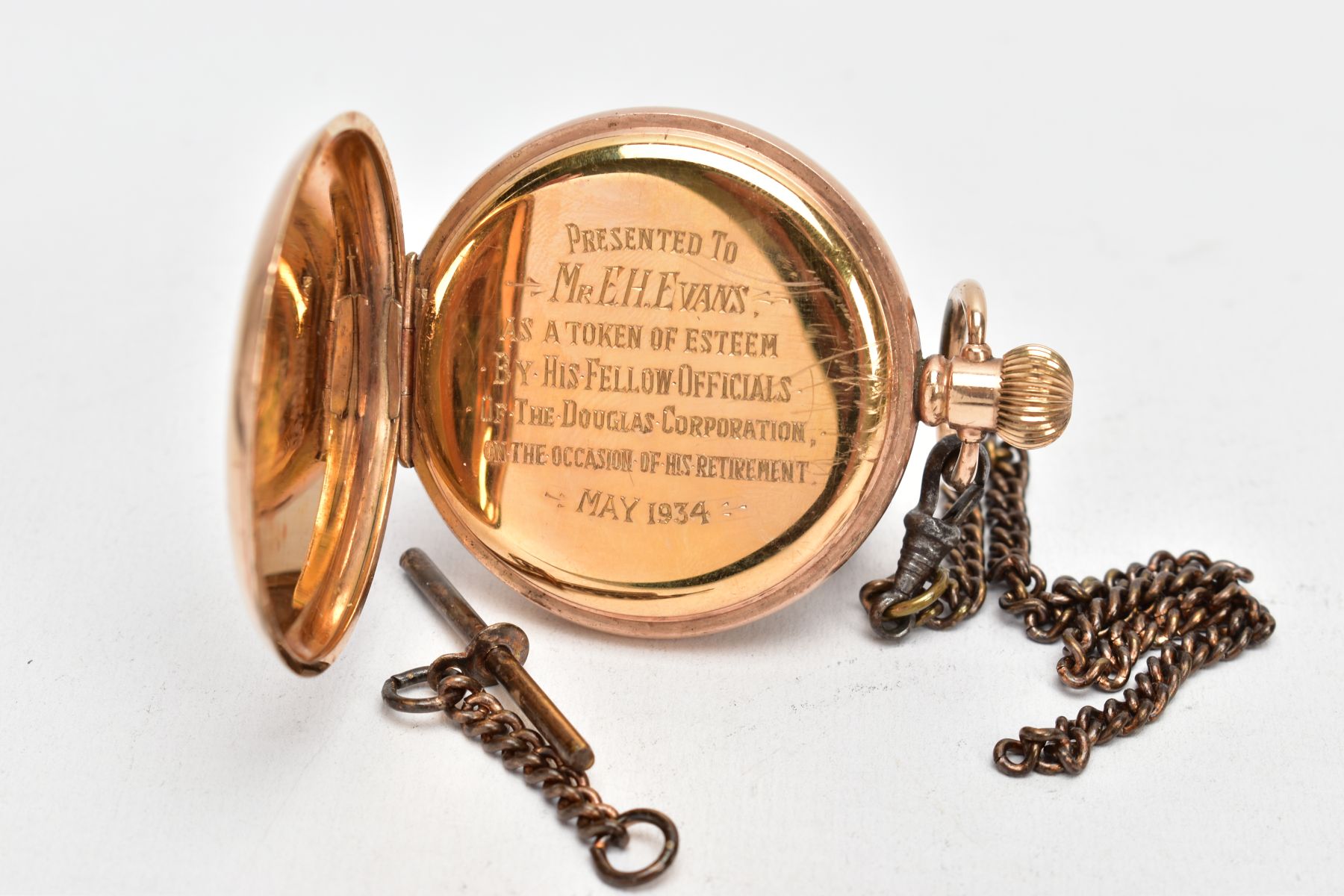 A GOLD-PLATED HALF HUNTER 'WALTHAM' POCKET WATCH, round white dial signed 'Waltham U.S.A', Roman - Image 4 of 7