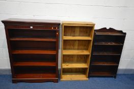 A MODERN MAHOGANY OPEN BOOKCASE, with three adjustable shelves, width 94cm x depth 32cm x height