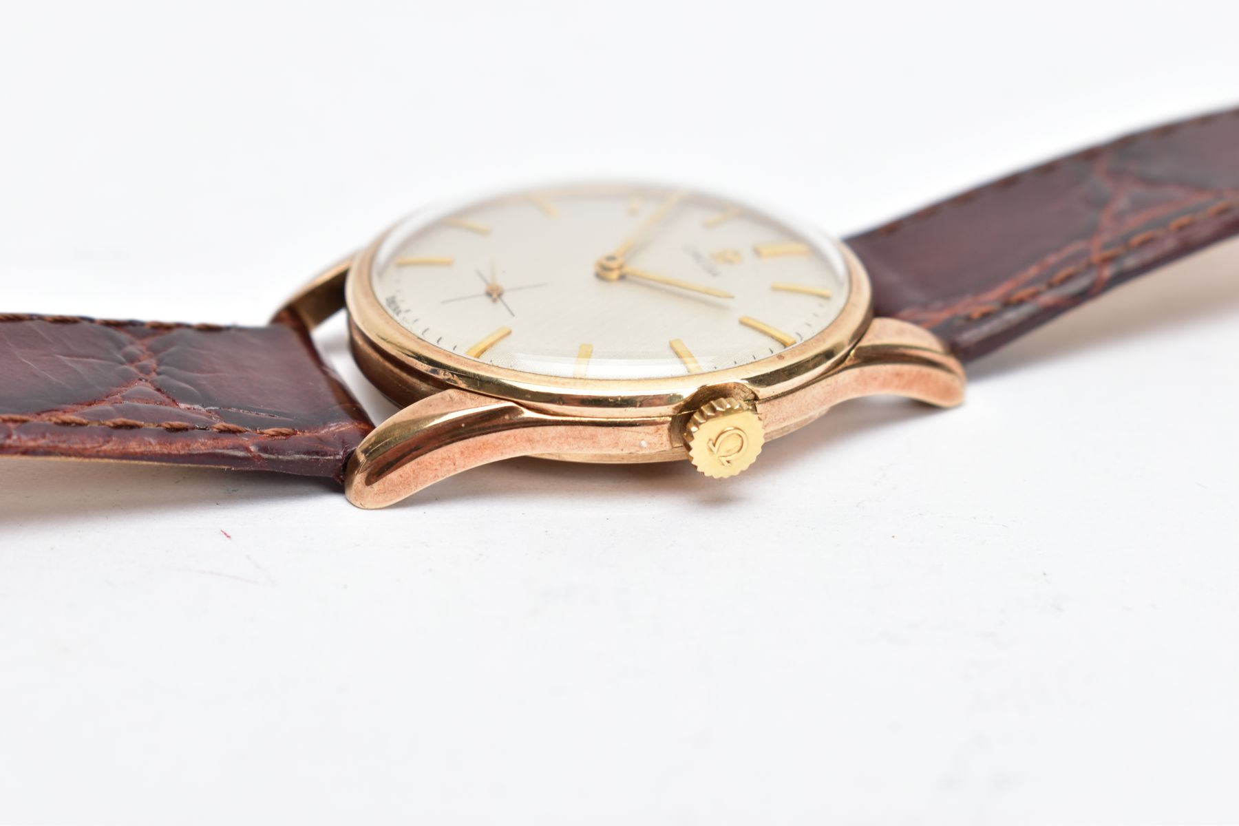 A GENTS 9CT GOLD OMEGA WRISTWATCH, hand wound movement, round champagne dial signed 'Omega', baton - Image 5 of 8