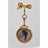 AN EARLY 20TH CENTURY 9CT GOLD PORTRAIT BROOCH, the circular double sided photo pendant, with