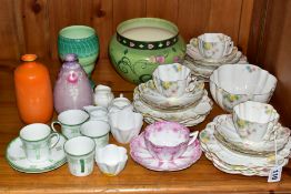 A QUANTITY OF SHELLEY, FOLEY AND WILEMAN & CO, TEA AND COFFEE WARES AND VASES, ETC, including a