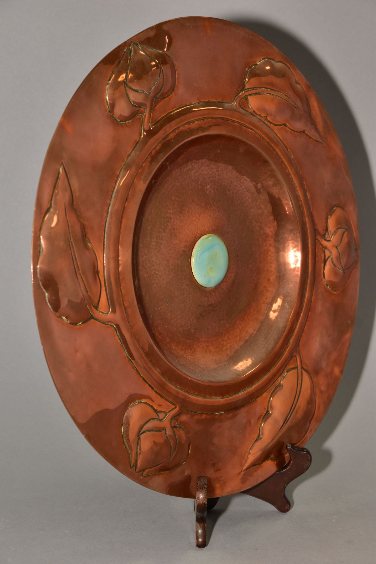 AN ARTS AND CRAFTS STYLE COPPER CHARGER, embossed with a band of foliate motifs, the central - Image 3 of 8