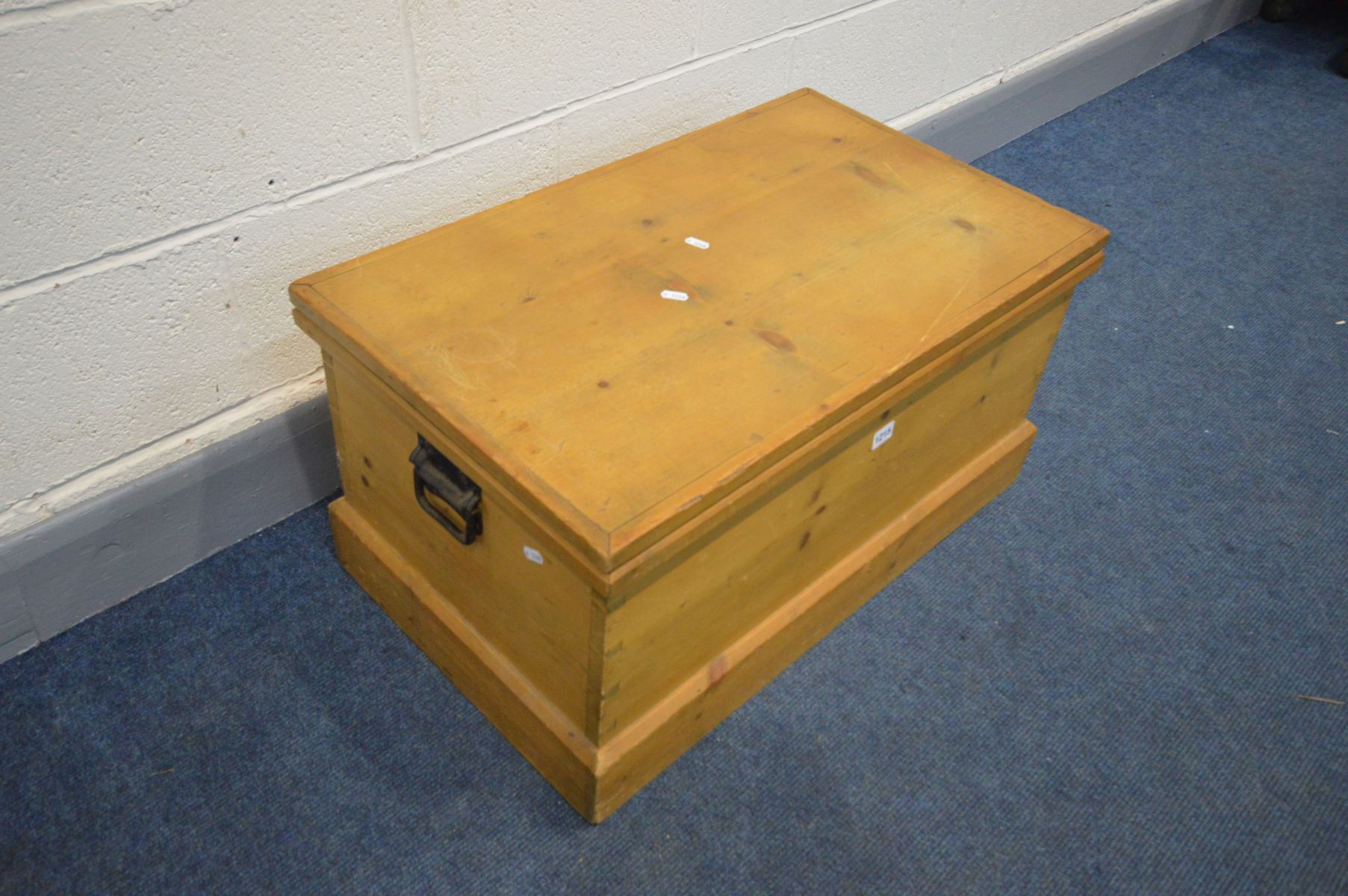 A PINE BLANKET BOX with twin metal handles and plinth base, with linen contents inside, width 76cm x - Image 2 of 4