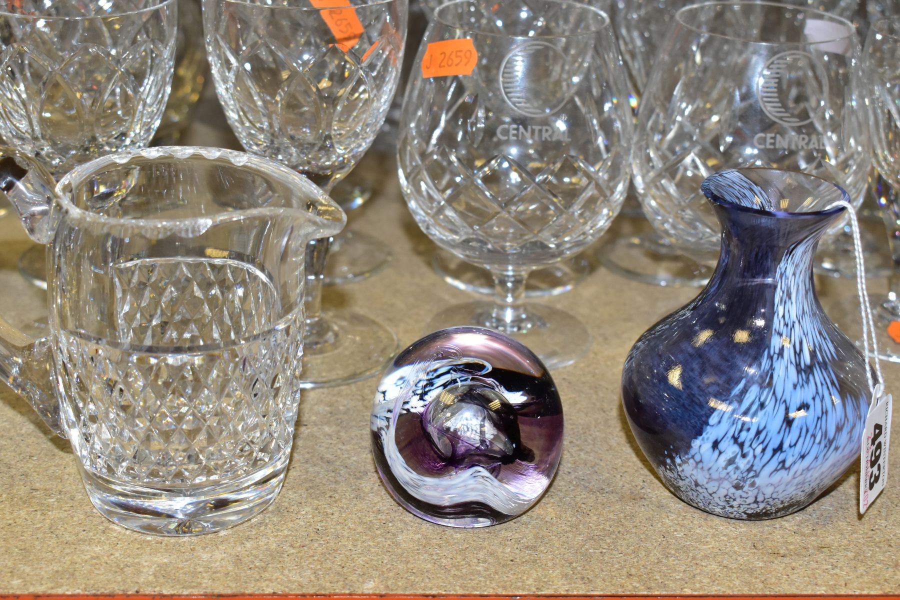 A GROUP OF MORE THAN THIRTY PIECES OF CUT AND DECORATIVE GLASS to include Caithness Moon Crystal - Image 2 of 7