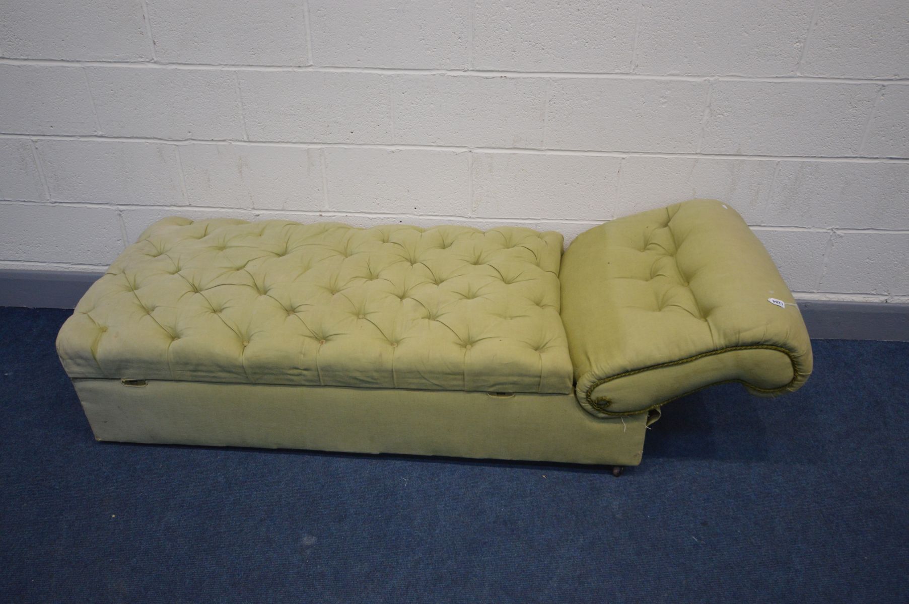 AN UPHOLSTERED AND BUTTONED DAY BED, with a drop end - Image 2 of 2