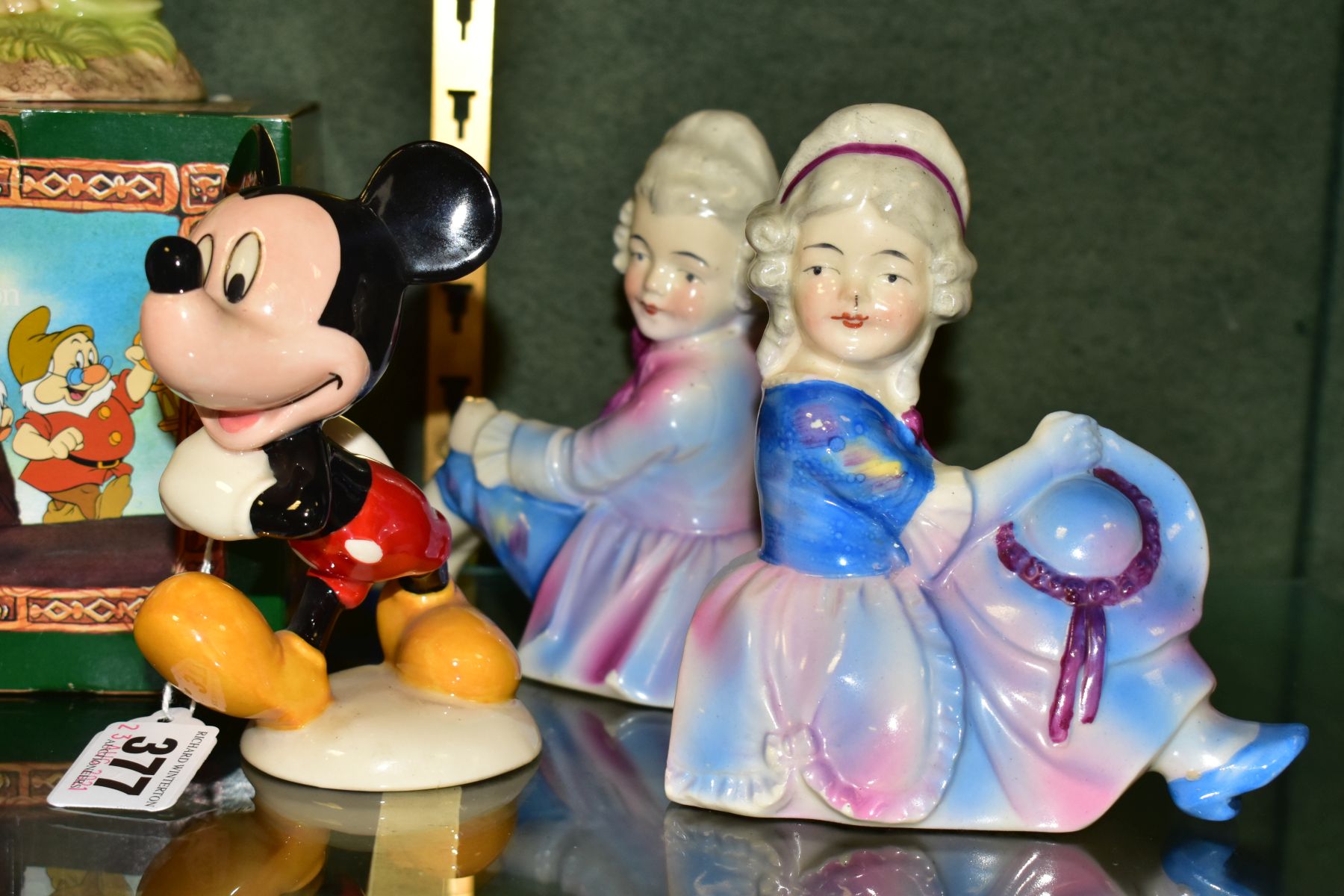 THREE ROYAL DOULTON FIGURES AND A PAIR OF CONTINENTAL POTTERY BOOKENDS, the Royal Doulton comprising - Bild 3 aus 6