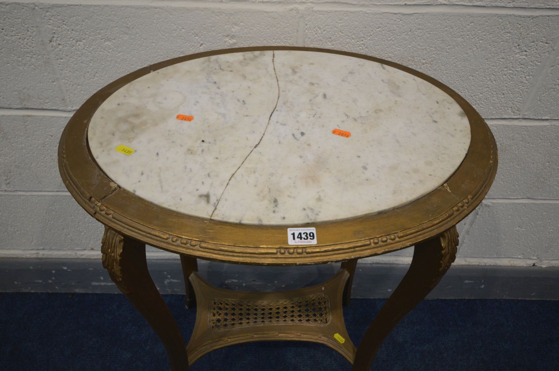 A 20TH CENTURY OVAL GILTWOOD OCCASSIONAL TABLE with a marble insert, on four splayed supports united - Image 2 of 2