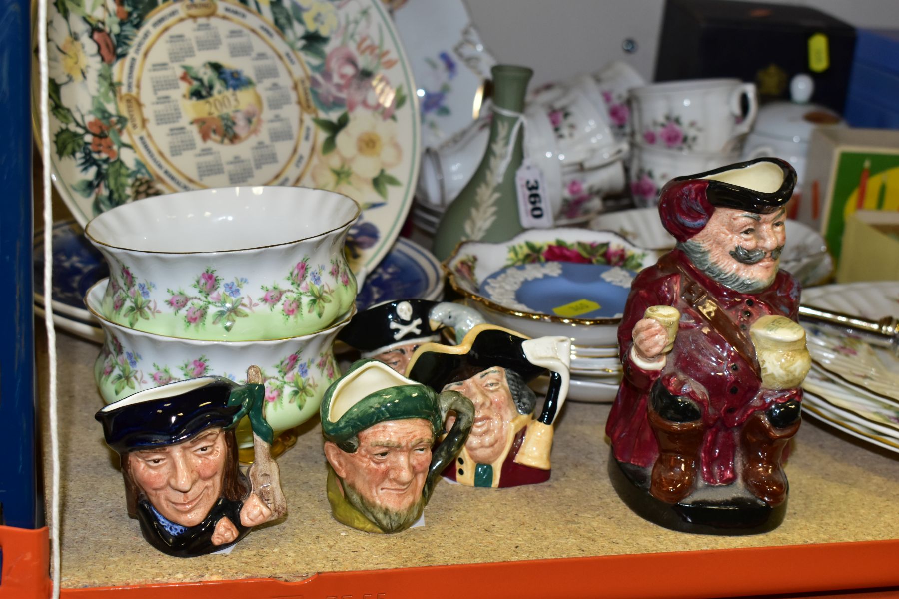 A GROUP OF CERAMICS, comprising of two Royal Albert bowls with sprays of flowers, four Royal Doulton - Image 5 of 6