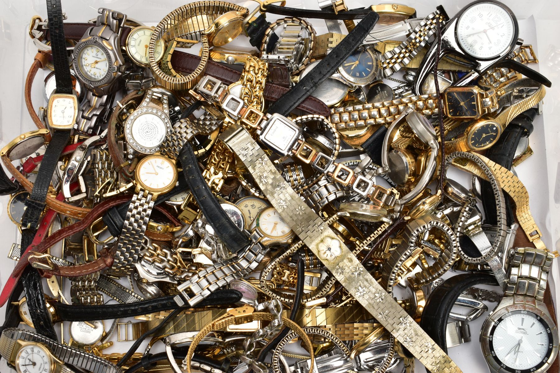A TRAY OF ASSORTED FASHION WRISTWATCHES, to include a variety of ladies and gentlemen's watches with