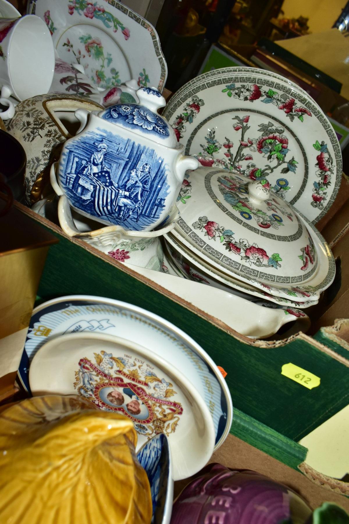 FOUR BOXES AND LOOSE CERAMICS, GLASS, MISCELLANEOUS ITEMS, BOXED CABINET PLATES, etc, to include - Image 8 of 16