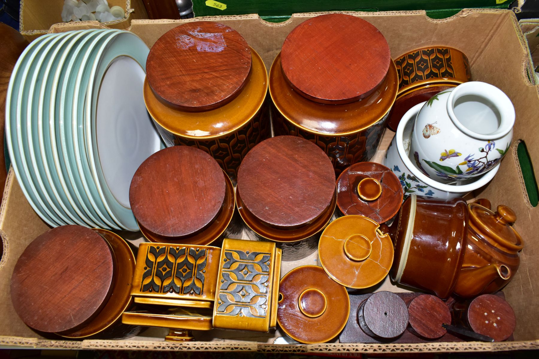 SIX BOXES AND LOOSE TEA/DINNERWARES, GLASSWARES, KITCHEN RELATED ITEMS, etc, to include boxed - Image 5 of 14